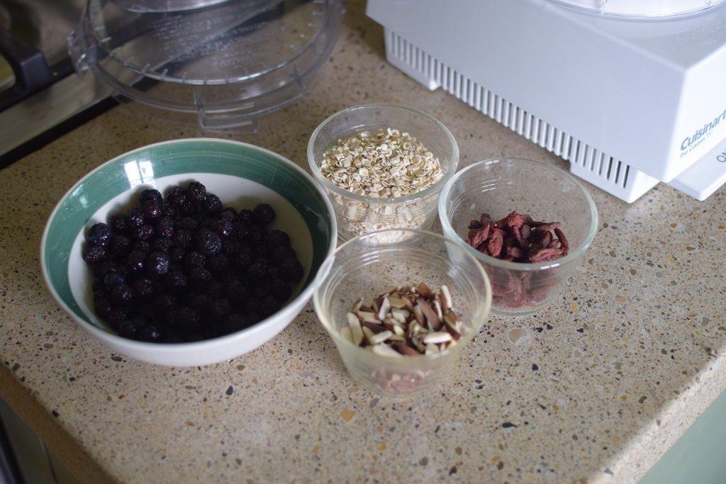 Easy diy horse dehydrated superfood horse treat recipe from Insightful Equine