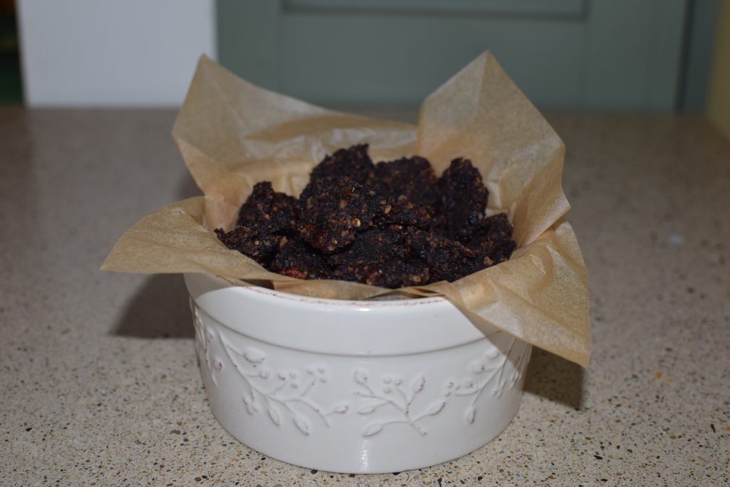 If your looking to give your horse more antioxidants, amino acids, and minerals then this is the equine friendly treat to whip up. Up your horsemanship game with this homemade superfood horse treat recipe.