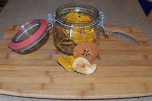 Read more about the article Dehydrated Apple Cinnamon Turmeric Horse Treats