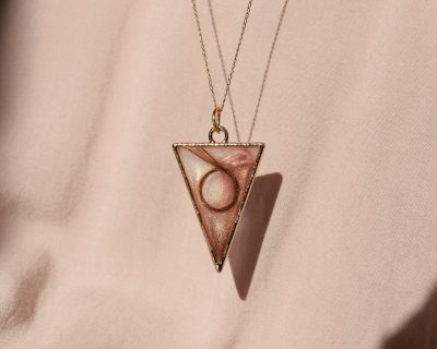 Read more about the article Insightfully Crafted Horse Hair Pendants