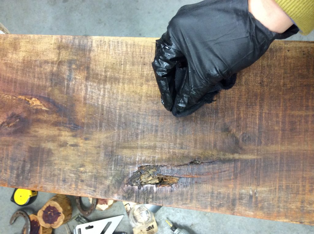 Full step-by-step plans to craft your own stunning horseshoe coat or bridle rack the easy way without welding, cutting, or bending any horseshoes.