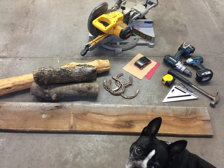 Full step-by-step plans to craft your own stunning horseshoe coat or bridle rack the easy way without welding, cutting, or bending any horseshoes.